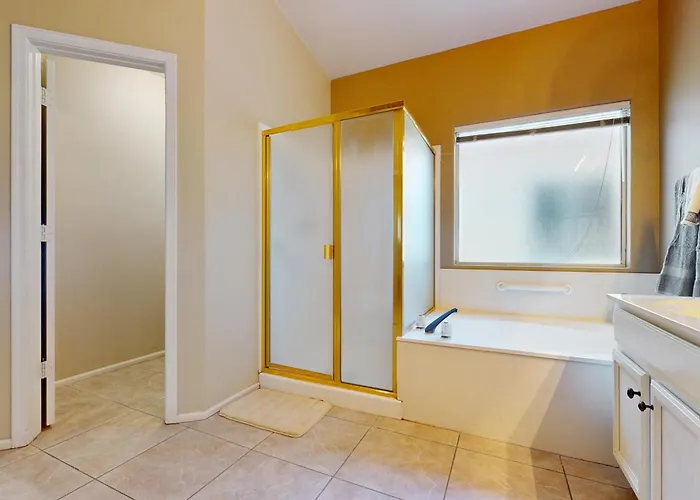 Golf, Hike & Unwind: Retreat W/ Patio! Peoria
